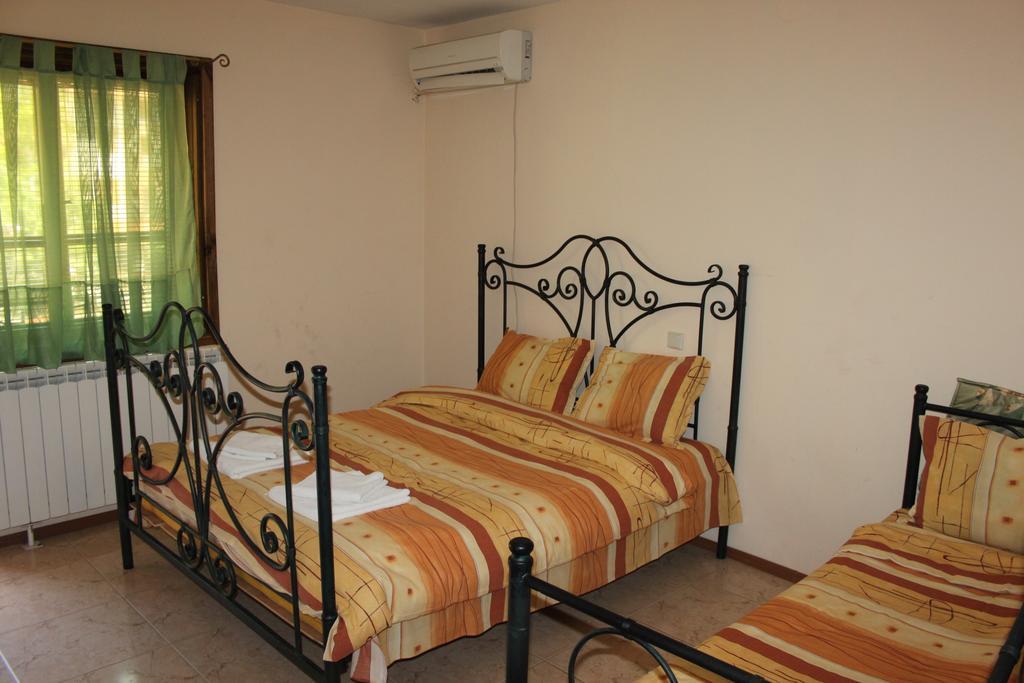 סנדנסקי Guest House Chinarite חדר תמונה